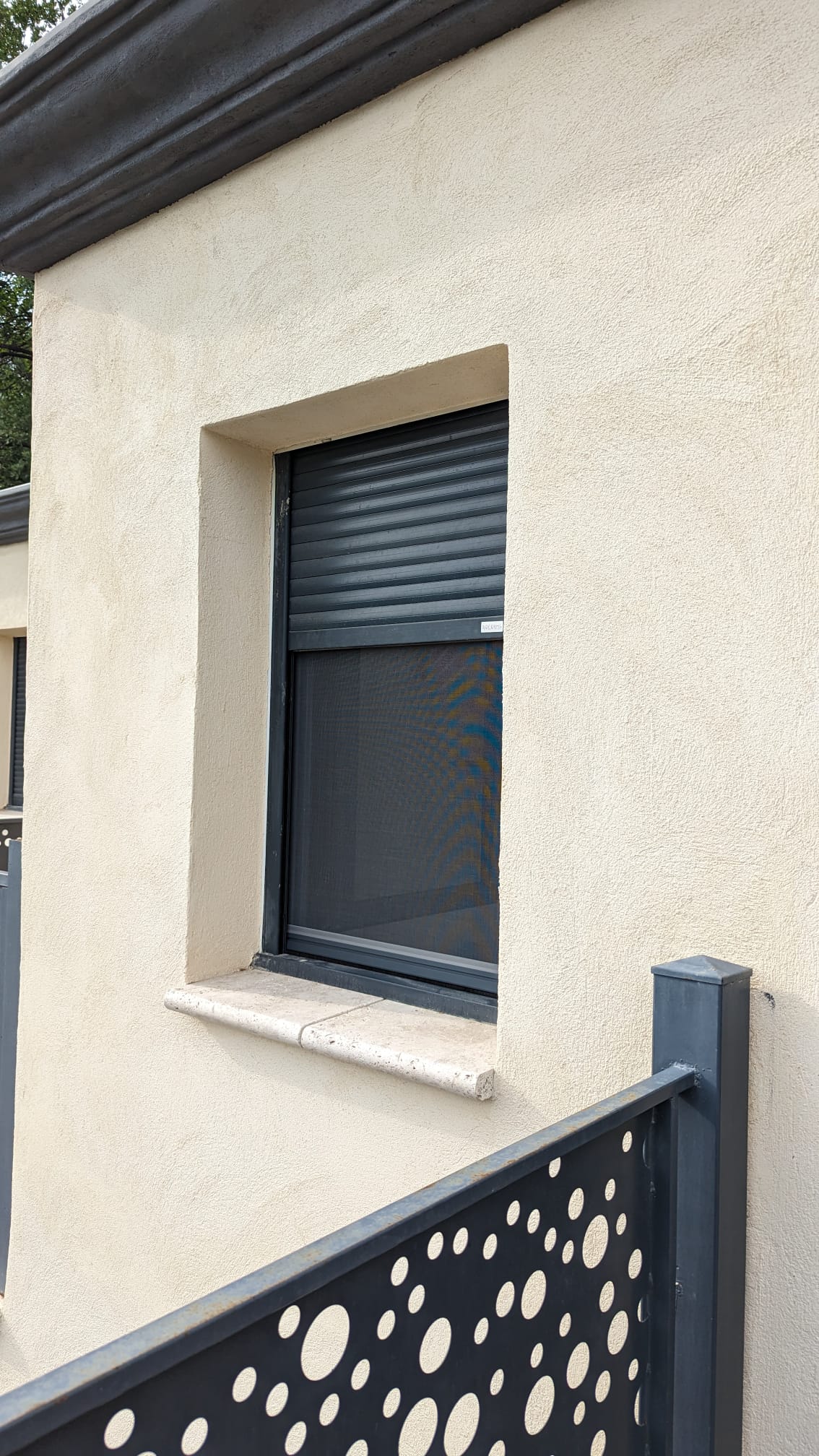 fenetre et volet noir