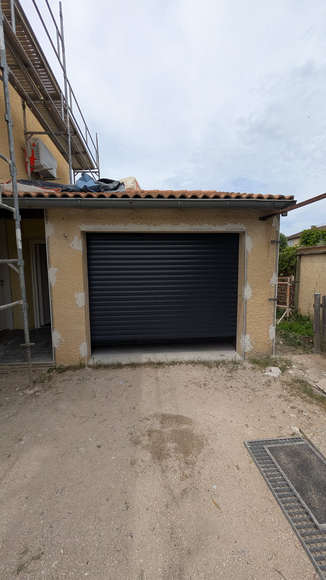 porte de garage noir