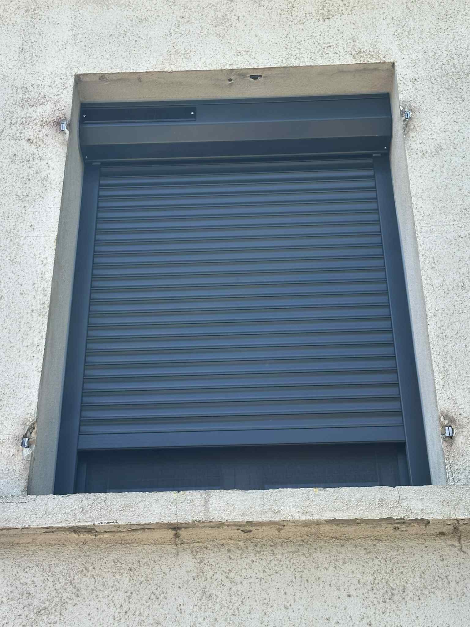 volet roulant noir solaire